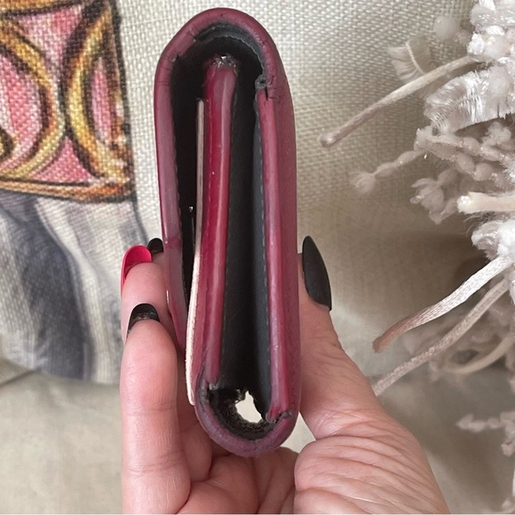 LOUIS VUITTON MyLockMe Compact Wallet in red and cream leather⭐️💯AuThEnTiC - Picture 3 of 15